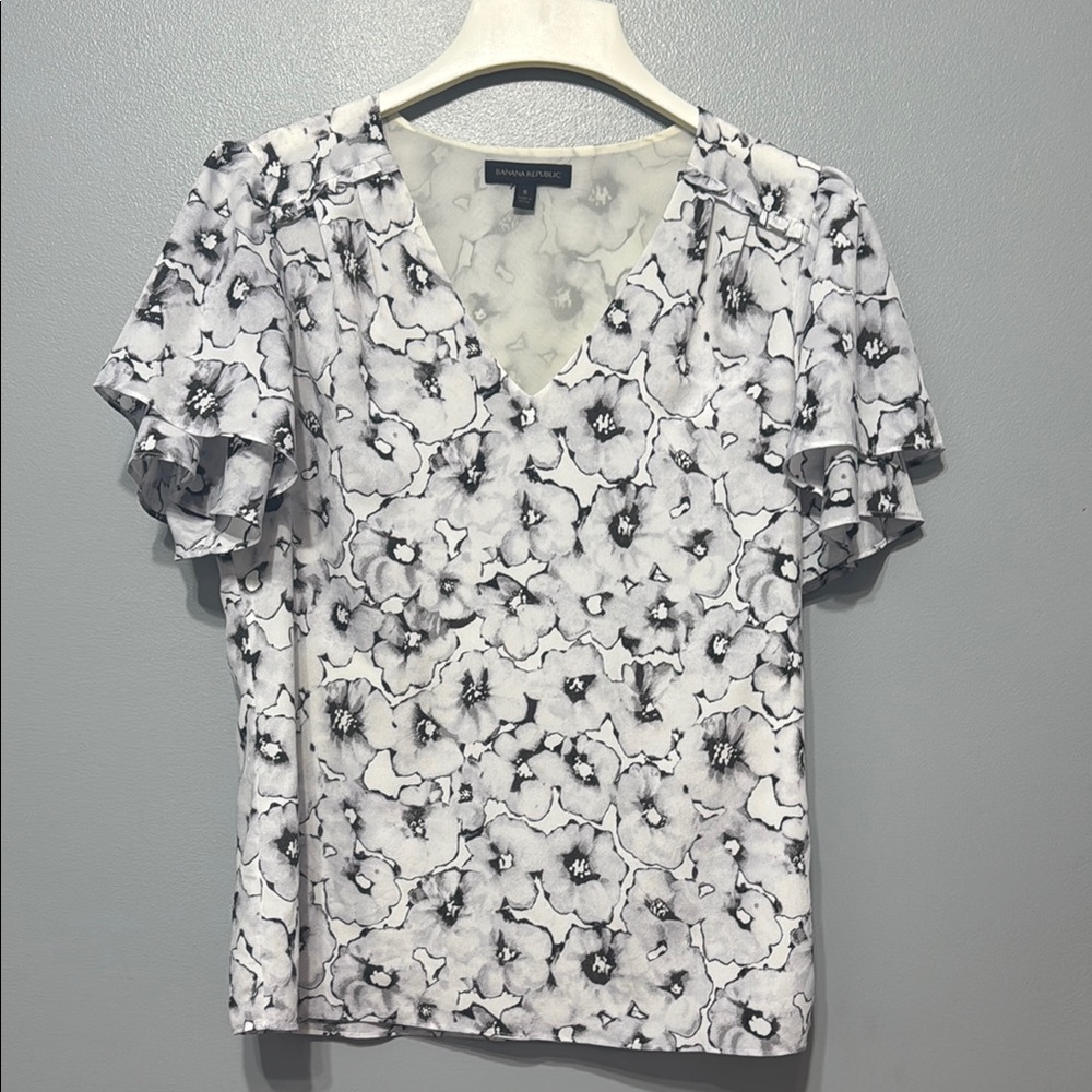 Banana Republic Ruffled Flutter Sleeve Blouse White and Black